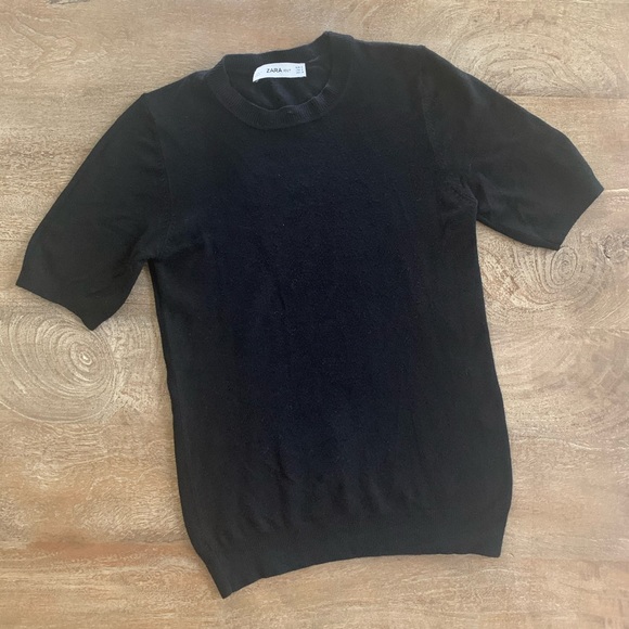 Zara Sweaters - Zara Short sleeve Sweater style